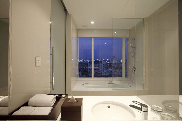 Room 17 of 140