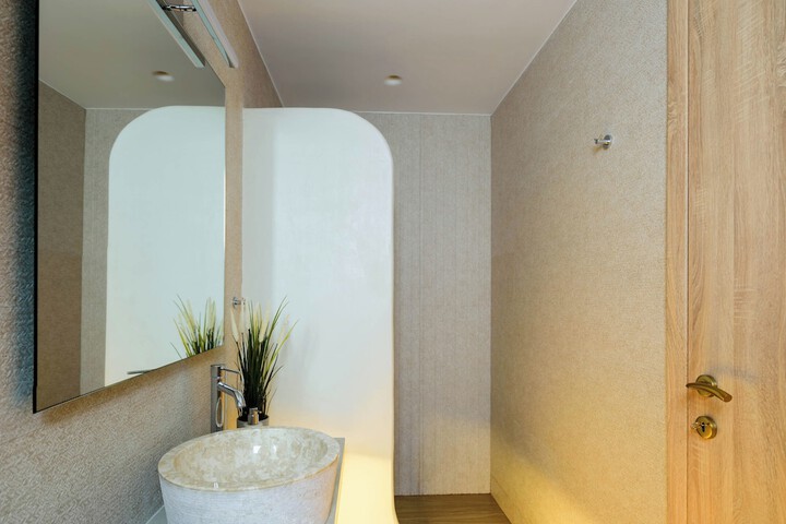 Room 46 of 61