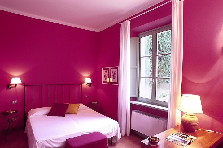 Room 8 of 100