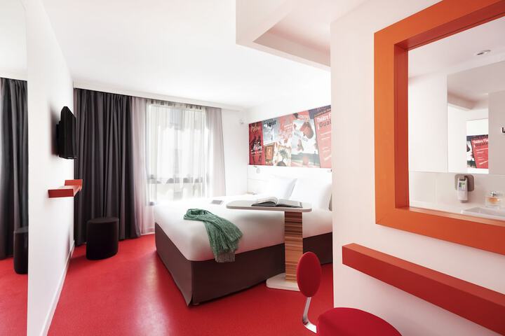 Room 3 of 43