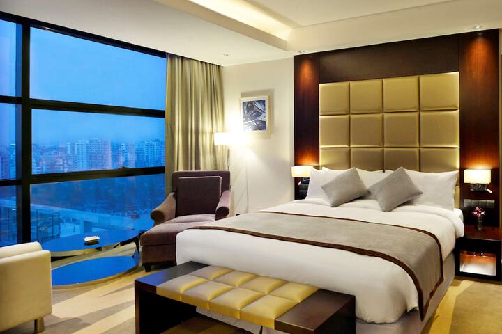 Room 14 of 74