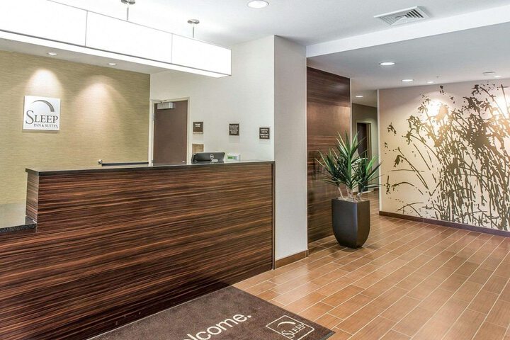 Entrance & Lobby