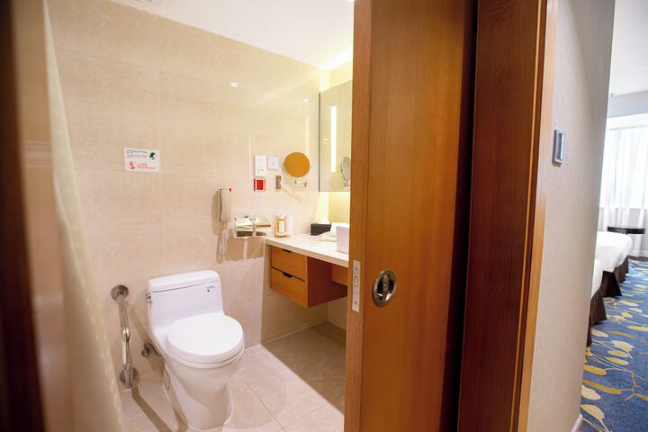Room 46 of 85
