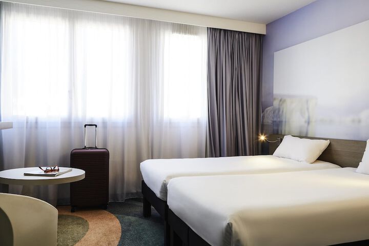 Room 28 of 110