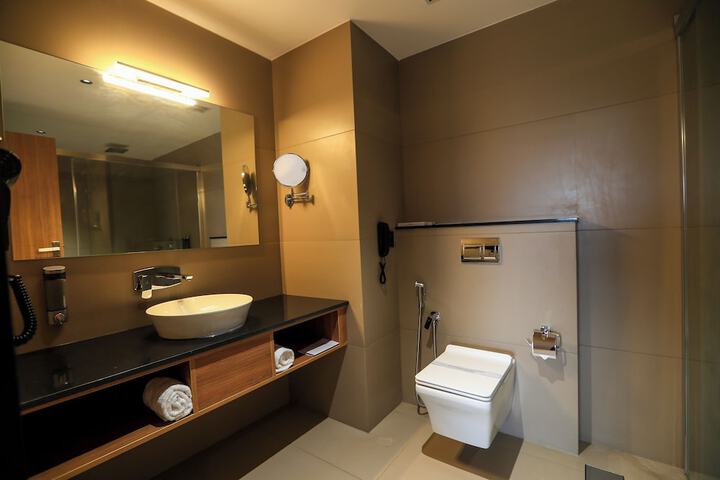 Room 32 of 61