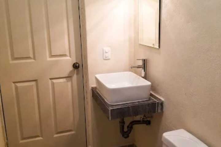 Room 8 of 12