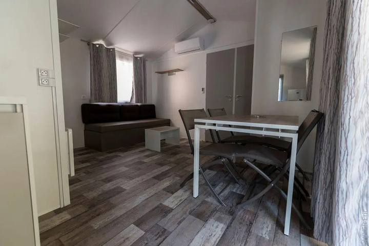 Room 2 of 10