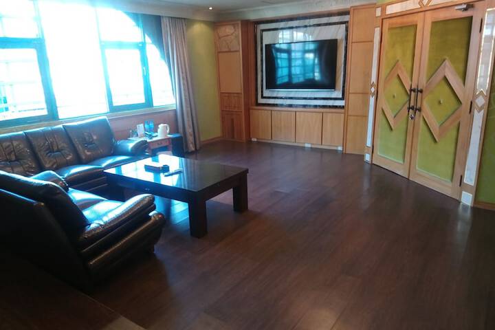 Room 16 of 32