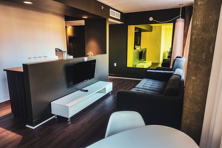 Room 31 of 69
