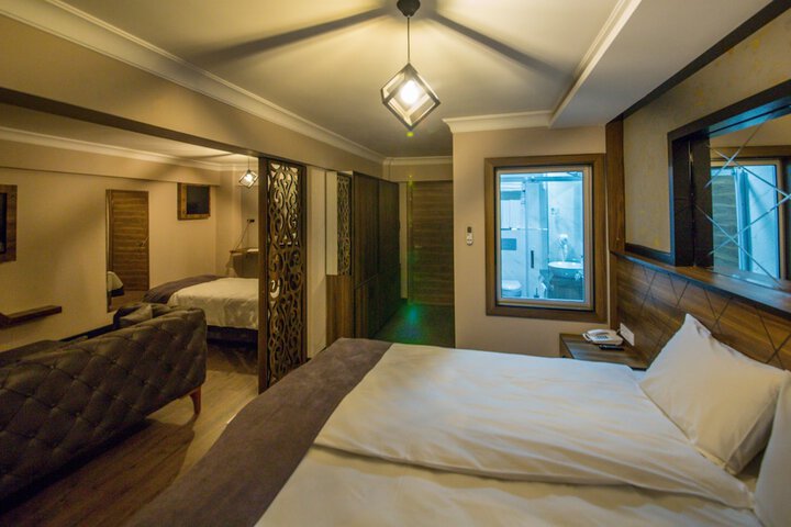 Room 18 of 48