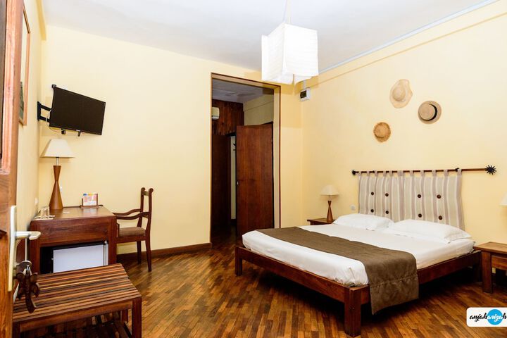 Room 27 of 100