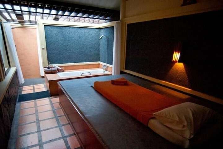 Room 26 of 38