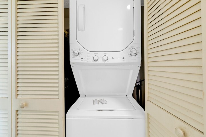 Laundry 39 of 61