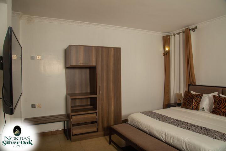Room 4 of 12