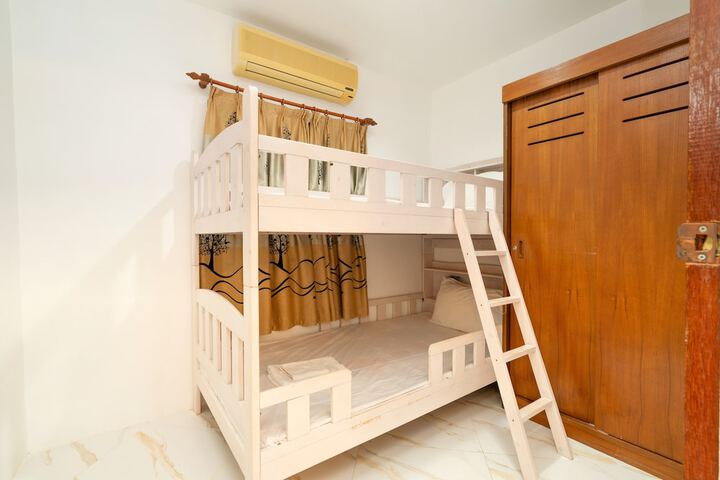 Room 44 of 164