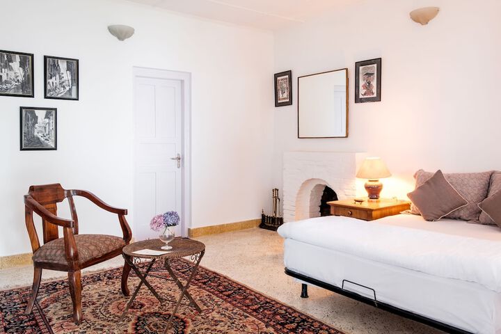 Room 4 of 6