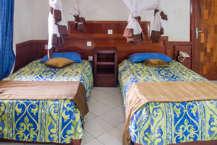 Room 8 of 33