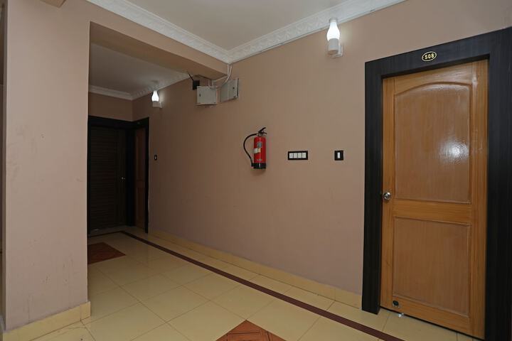 Ballroom/Hall 23 of 24