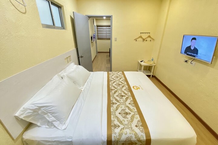 Room 5 of 19