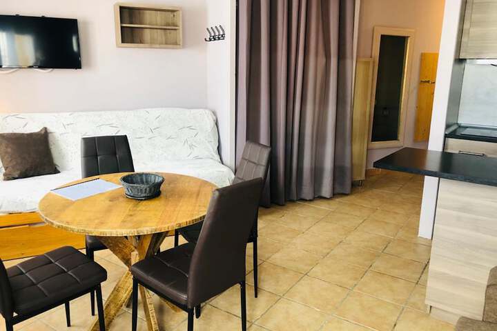 Room 14 of 28