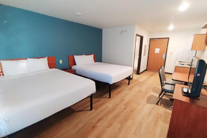 Suite Queen Bed (7 of 9)