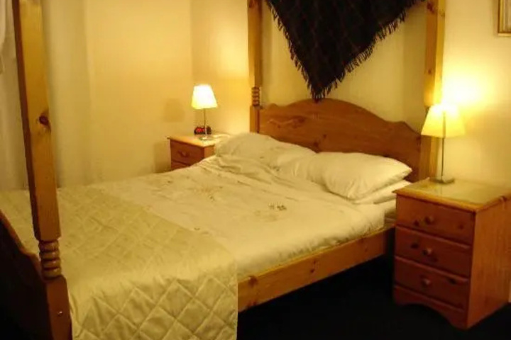 Room 2 of 2