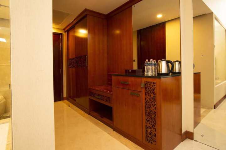 Room 51 of 89