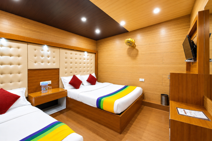 Goroomgo Flatties Mall Road Lake View Nainital