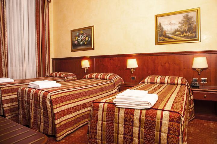 Room 4 of 63