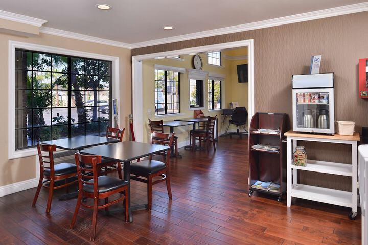 Breakfast area
