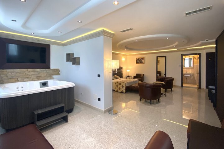 Room 29 of 73