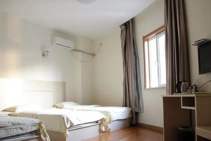 Room 5 of 10
