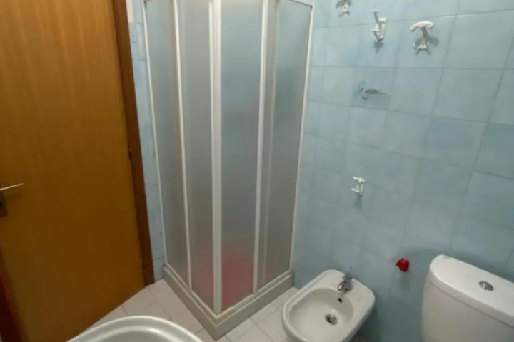 Room 9 of 17