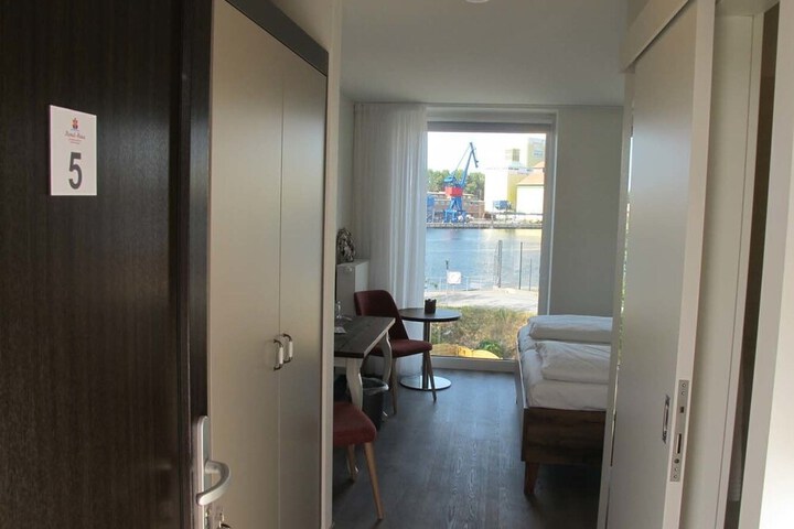 Room 3 of 114