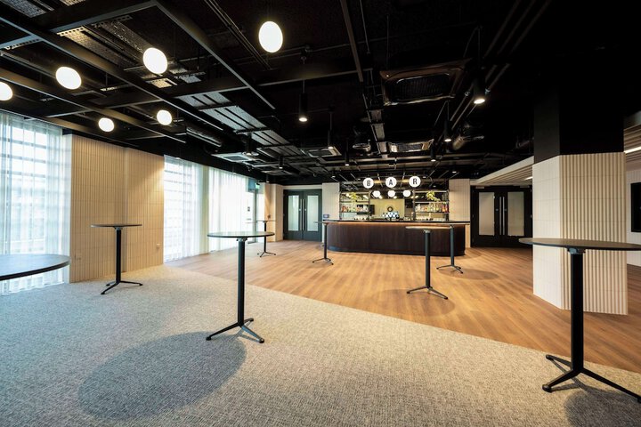 Business Center 100 of 101