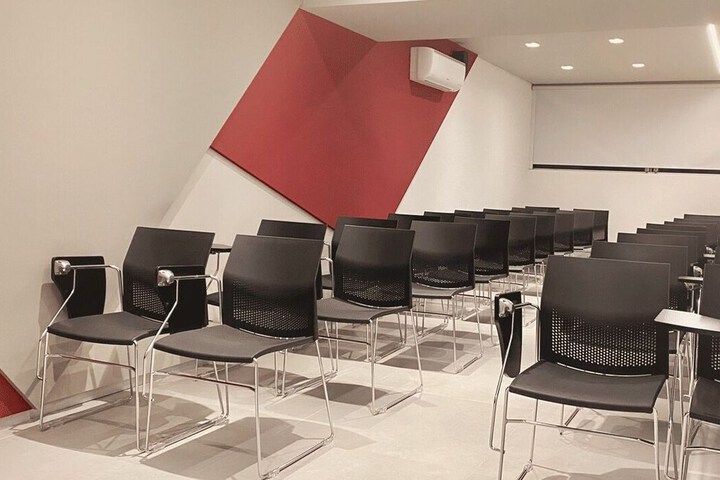 Business Center 96 of 100