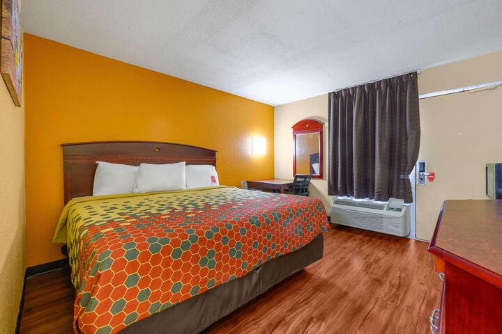 1 King Bed (1 of 2)