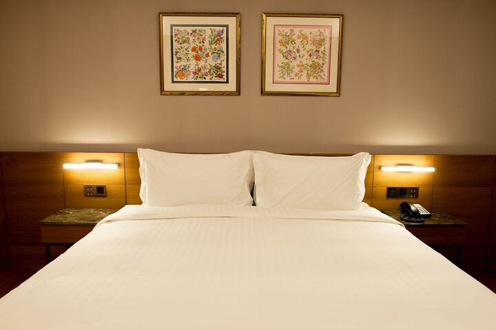 Room 18 of 155