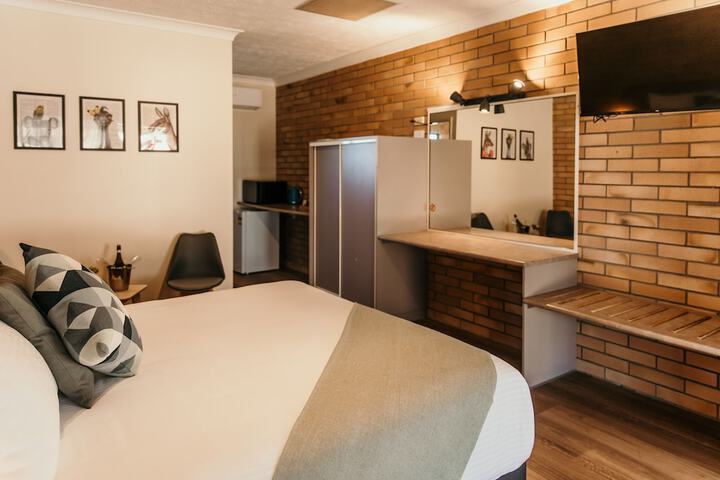Room 5 of 105