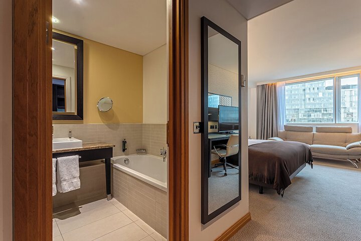 Room 25 of 82