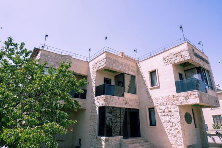 Hotel Exterior 169 of 189