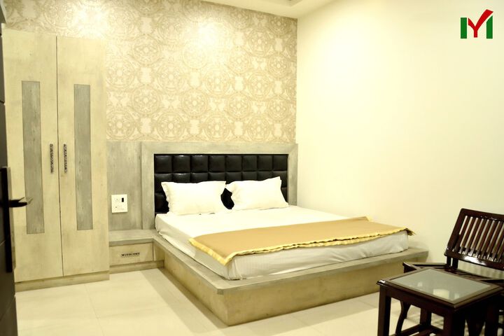 Room 9 of 37