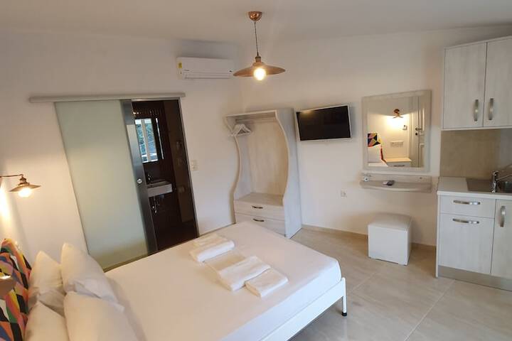 Room 2 of 25