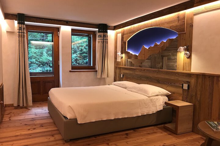 Room 4 of 43