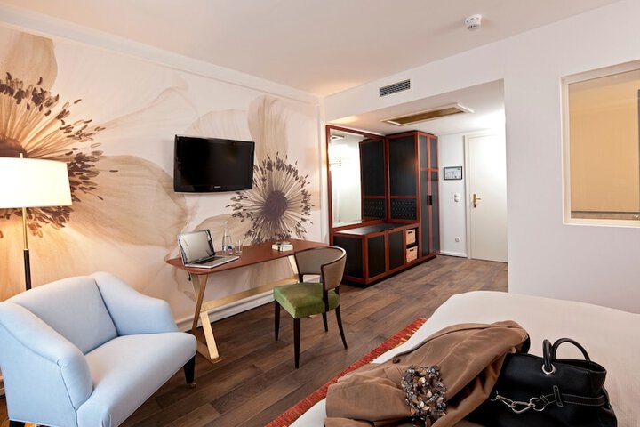 Room 49 of 120