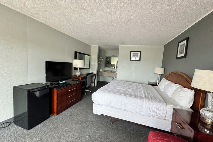 Room 3 of 7