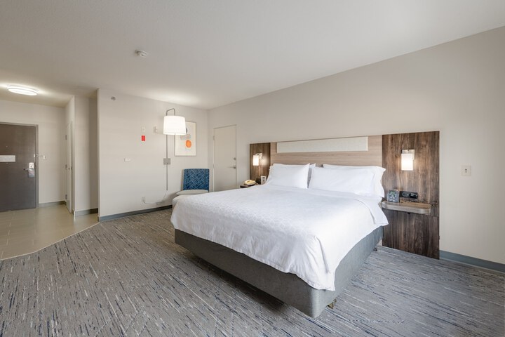 Room 10 of 64