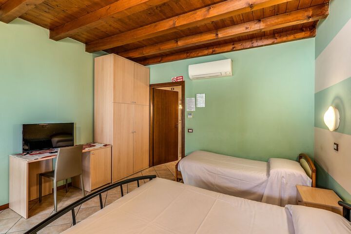 Room 10 of 69