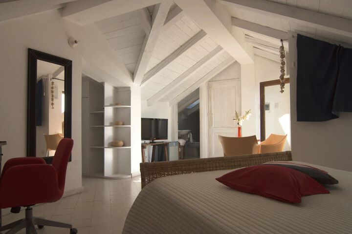 Room 5 of 28