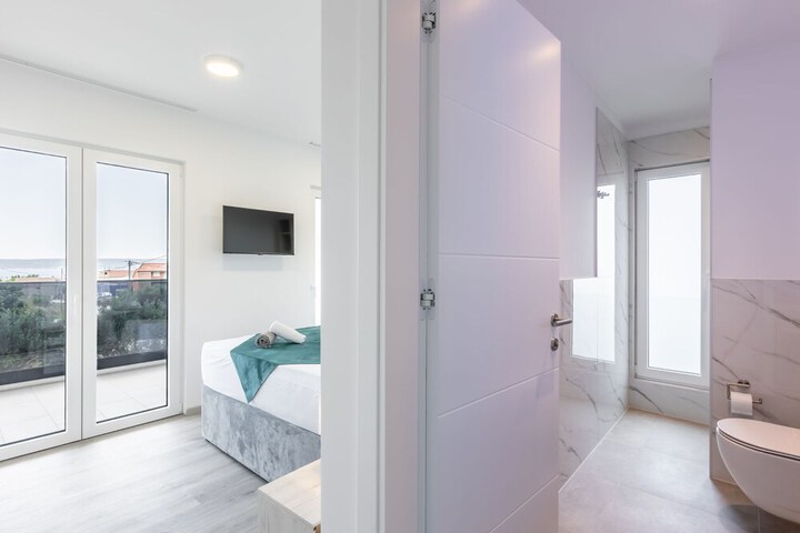 Room 10 of 43